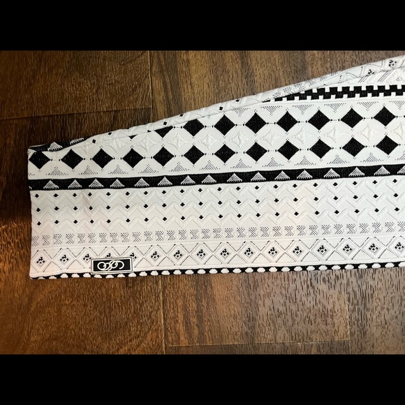 Coco on the go White and Black Tribal Leggings Size Small - Picture 3 of 5